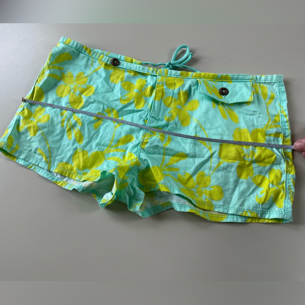 Roxy beach shorts | Low-Mid Ride | 100% cotton | Size L Cute!!